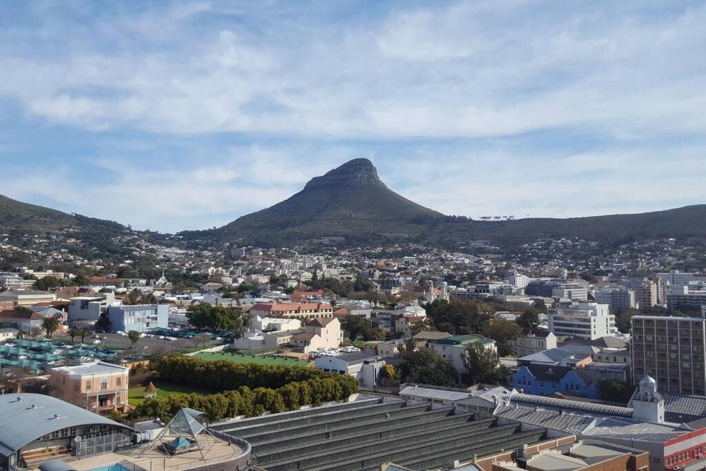 The Rose 408: * Cape Town