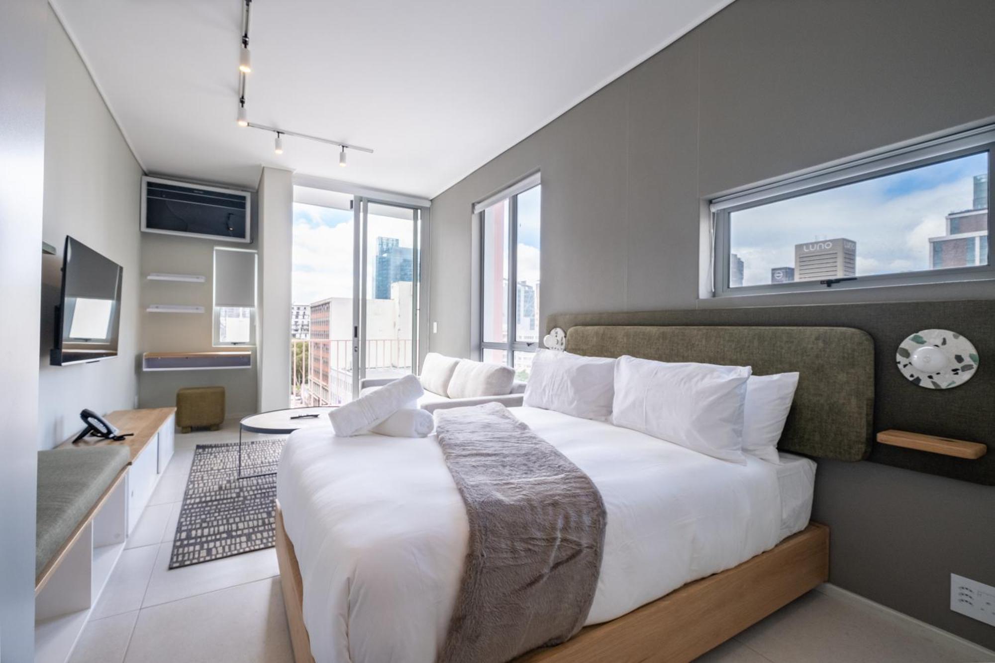 The Rose 408: Apartment